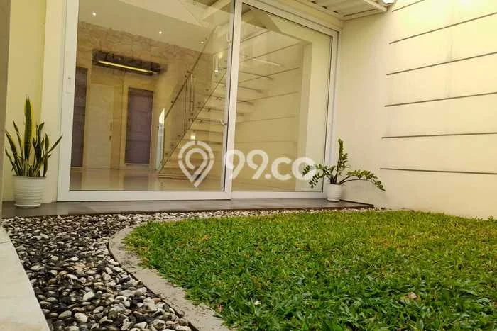 Rumah Elit Modern Siap Huni di Pleburan Semarang Rumah Elit Modern Siap Huni di Pleburan Semarang