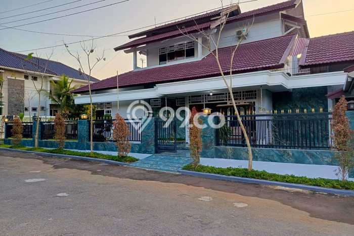 Rumah Elit Modern Siap Huni di Srondol Semarang Rumah Elit Modern Siap Huni di Srondol Semarang