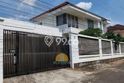 Rumah Elit Modern Tanpa Renovasi di Bukit Sari Semarang Rumah Elit Modern Tanpa Renovasi di Bukit Sari Semarang