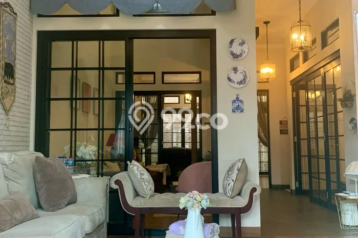 Rumah Elit Modern Tanpa Renovasi di BSD Griya Loka Tangerang Rumah Elit Modern Tanpa Renovasi di BSD Griya Loka Tangerang