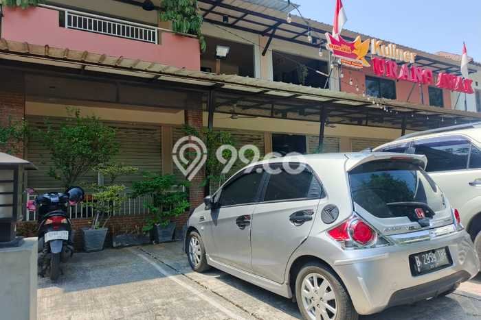 Ruko Disewa di Jakarta Timur dengan LB 800m2 Area Komersial Ramai Ruko Disewa di Jakarta Timur dengan LB 800m2 Area Komersial Ramai