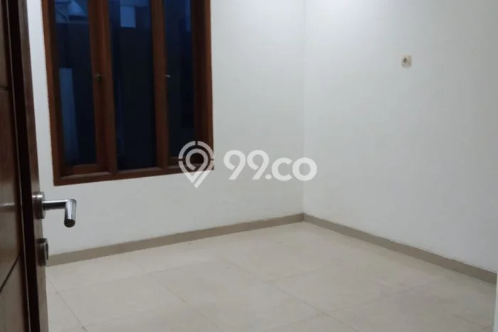 Rumah di Rawamangun, Dekat Fasilitas, 3 KM, LT 120m² LB 250m² Rumah di Rawamangun, Dekat Fasilitas, 3 KM, LT 120m² LB 250m²