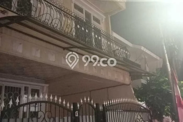 Disewakan! Rumah 5 Kamar Tidur &
4 Kamar Mandi di Rawamangun, Jakarta Timur Disewakan! Rumah 5 Kamar Tidur &
4 Kamar Mandi di Rawamangun, Jakarta Timur