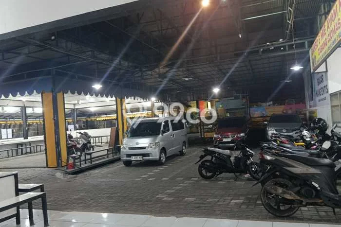 Unit Komersial Disewakan di Cipinang di Area Ramai & Strategis Unit Komersial Disewakan di Cipinang di Area Ramai & Strategis