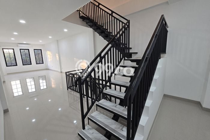 KAWASAN BISNIS! Ruko di Jatibening, Luas 168m2m², Jalan Raya KAWASAN BISNIS! Ruko di Jatibening, Luas 168m2m², Jalan Raya
