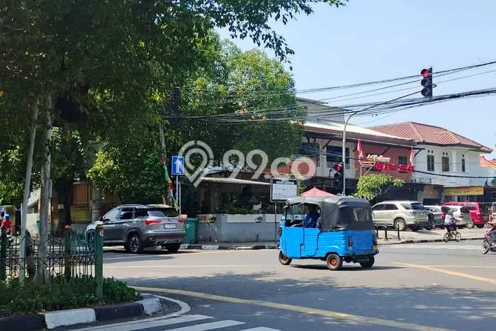 Ruko Disewa di Jakarta Timur dengan LB 800m2 Area Komersial Ramai Ruko Disewa di Jakarta Timur dengan LB 800m2 Area Komersial Ramai