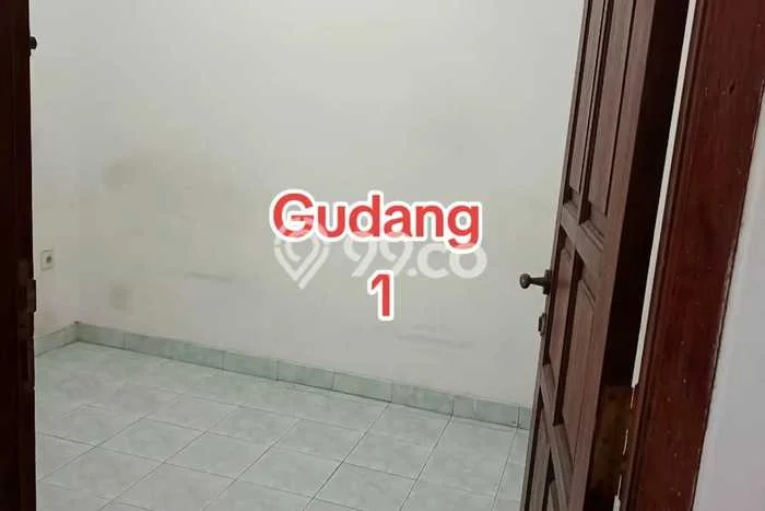 Disewakan! Rumah 4 Kamar Tidur &
2 Kamar Mandi di Rawamangun, Jakarta Timur Disewakan! Rumah 4 Kamar Tidur &
2 Kamar Mandi di Rawamangun, Jakarta Timur