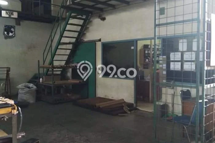 PROSPEK BAGUS! Gudang di , Luas 400m2m², Tingkat Keramaian Tinggi PROSPEK BAGUS! Gudang di , Luas 400m2m², Tingkat Keramaian Tinggi