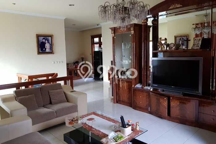 Siap Huni Rumah Mewah 4 Kamar di Grogol Petamburan Dekat ke Mana Pun Siap Huni Rumah Mewah 4 Kamar di Grogol Petamburan Dekat ke Mana Pun