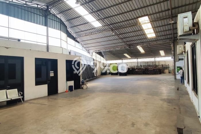 Gudang Disewa di Bandung dengan LB 3000m2 Area Komersial Ramai Gudang Disewa di Bandung dengan LB 3000m2 Area Komersial Ramai