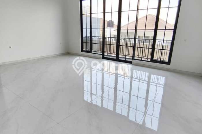 Hunian Impian Keluarga! Rumah Mewah di Wiyung, Surabaya, Luas 330m2m² Bangunan 400m2m² Hunian Impian Keluarga! Rumah Mewah di Wiyung, Surabaya, Luas 330m2m² Bangunan 400m2m²