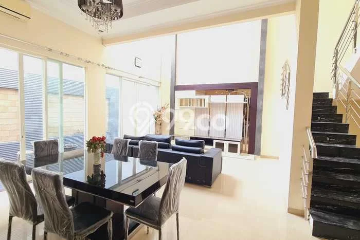 Rumah Mewah LB 250m2 Siap Pakai Desain Elegan di Citraland, Surabaya Rumah Mewah LB 250m2 Siap Pakai Desain Elegan di Citraland, Surabaya