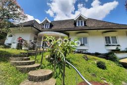 Rumah Luxury Modern Tanpa Renovasi di Surya Sumantri Bandung Rumah Luxury Modern Tanpa Renovasi di Surya Sumantri Bandung