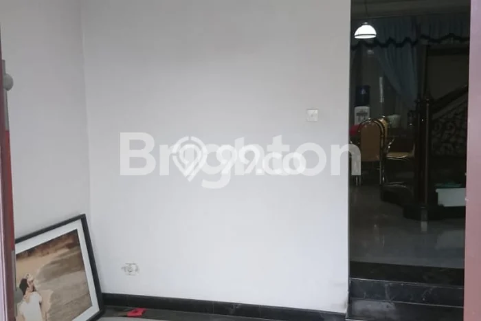 Rumah Luxury Modern Tanpa Renovasi di Mulyosari Surabaya Rumah Luxury Modern Tanpa Renovasi di Mulyosari Surabaya