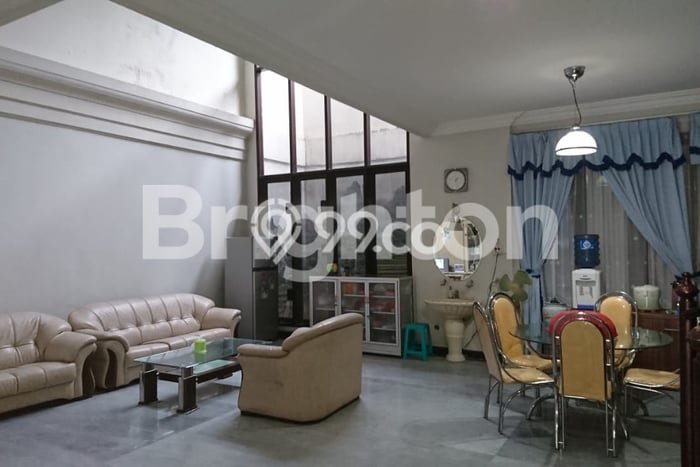 Rumah Luxury Modern Tanpa Renovasi di Mulyosari Surabaya Rumah Luxury Modern Tanpa Renovasi di Mulyosari Surabaya