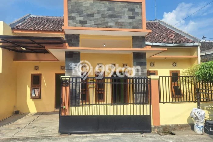 Rumah Nyaman 2 KT LB 90m2 Kondisi Bagus di Gentan Rumah Nyaman 2 KT LB 90m2 Kondisi Bagus di Gentan
