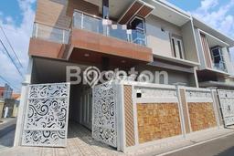 Hunian Cantik Modern Lb 210m2 di Banjarsari, Solo Hunian Cantik Modern Lb 210m2 di Banjarsari, Solo