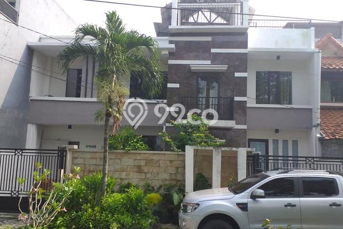 Jual Rumah Bagus Siap Huni LB 132m2 di Wiyung, Surabaya Jual Rumah Bagus Siap Huni LB 132m2 di Wiyung, Surabaya
