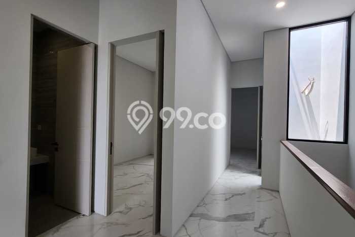 Rumah Modern Cantik 5 KT Bisa Langsung Pindah di Rungkut Rumah Modern Cantik 5 KT Bisa Langsung Pindah di Rungkut