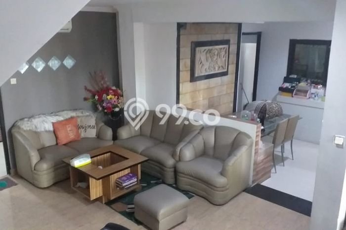 Jual Rumah Bagus Siap Huni LB 132m2 di Wiyung, Surabaya Jual Rumah Bagus Siap Huni LB 132m2 di Wiyung, Surabaya