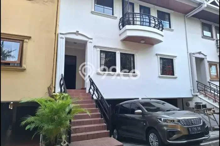 Rumah Mewah LB 320m2 Siap Pakai Desain Elegan di Kemang, Jakarta Selatan Rumah Mewah LB 320m2 Siap Pakai Desain Elegan di Kemang, Jakarta Selatan