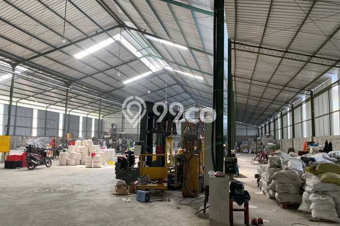 Untuk Dijual Gudang di Lamongan Lamongan LT 3233m2 / LB 2310m2 Untuk Dijual Gudang di Lamongan Lamongan LT 3233m2 / LB 2310m2