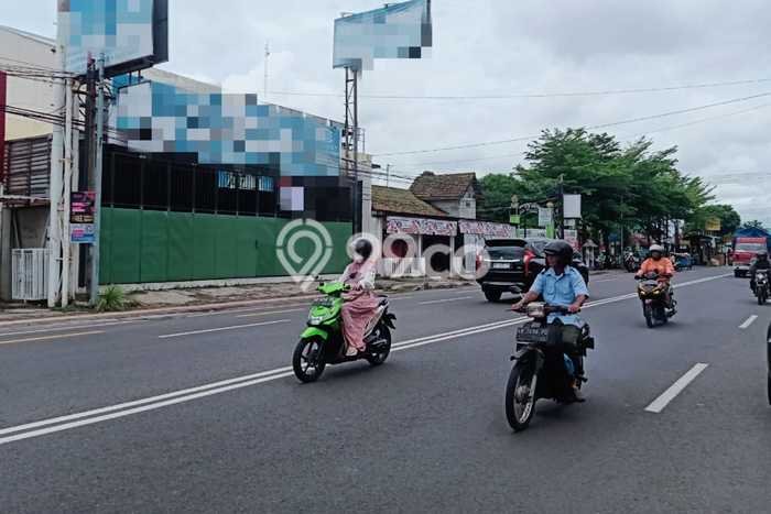 Area Ramai! Ruko Dijual di Banguntapan untuk Bisnis Luas Bangunan 700m2 Area Ramai! Ruko Dijual di Banguntapan untuk Bisnis Luas Bangunan 700m2