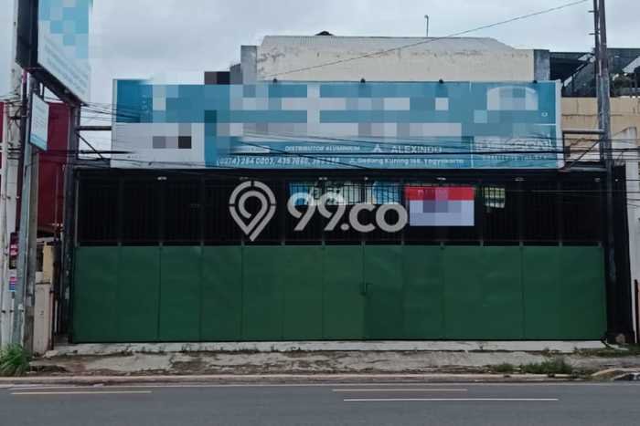 Area Ramai! Ruko Dijual di Banguntapan untuk Bisnis Luas Bangunan 700m2 Area Ramai! Ruko Dijual di Banguntapan untuk Bisnis Luas Bangunan 700m2