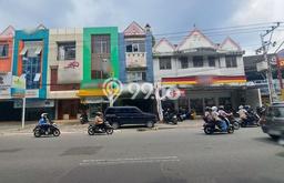 Area Ramai! Ruko Dijual di Depok untuk Bisnis Luas Bangunan 156m2 Area Ramai! Ruko Dijual di Depok untuk Bisnis Luas Bangunan 156m2