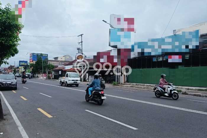 Area Ramai! Ruko Dijual di Banguntapan untuk Bisnis Luas Bangunan 700m2 Area Ramai! Ruko Dijual di Banguntapan untuk Bisnis Luas Bangunan 700m2