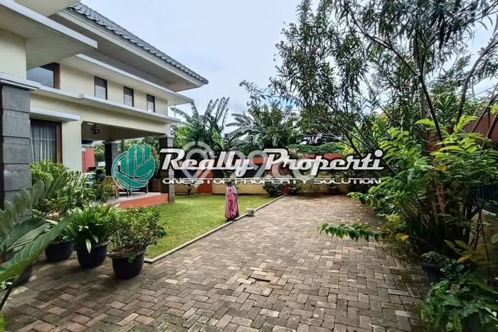 Rumah Elit LB 280m2 Siap Pakai Desain Elegan di Jatiwarna, Bekasi Rumah Elit LB 280m2 Siap Pakai Desain Elegan di Jatiwarna, Bekasi