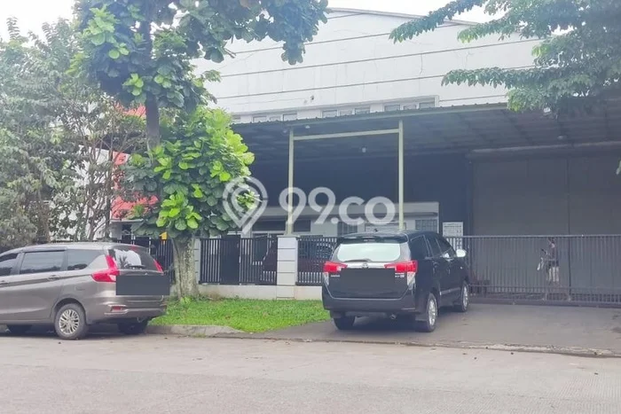 Gudang Komersial Disewakan di BSD Tangerang Selatan Luas 1000m2 Gudang Komersial Disewakan di BSD Tangerang Selatan Luas 1000m2