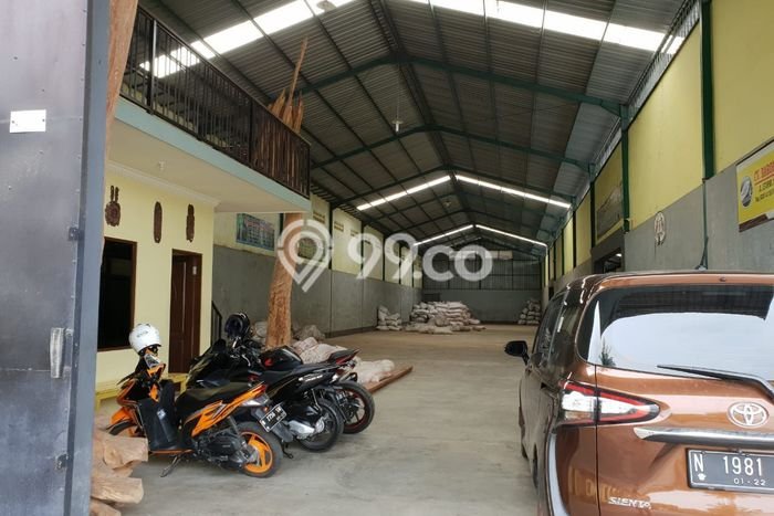 LOKASI SUPER STRATEGIS! Gudang di Probolinggo, Luas 1500m2m², Kawasan Bisnis LOKASI SUPER STRATEGIS! Gudang di Probolinggo, Luas 1500m2m², Kawasan Bisnis