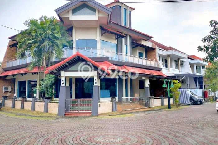 Dijual Rumah Premium dengan Fasilitas Sekitar Lengkap di Lakarsantri, Surabaya Dijual Rumah Premium dengan Fasilitas Sekitar Lengkap di Lakarsantri, Surabaya