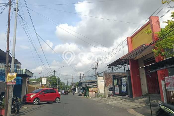Area Ramai! Ruko Dijual di Sawahan untuk Bisnis Luas Bangunan 200m2 Area Ramai! Ruko Dijual di Sawahan untuk Bisnis Luas Bangunan 200m2