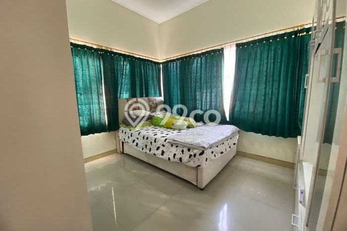 Hunian Mewah Siap Huni LT 240m2 di Sambikerep, Surabaya Hunian Mewah Siap Huni LT 240m2 di Sambikerep, Surabaya