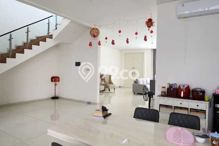 Jual Rumah Luas Megah Dengan View Cantik di Pakuwon Indah, Surabaya Jual Rumah Luas Megah Dengan View Cantik di Pakuwon Indah, Surabaya