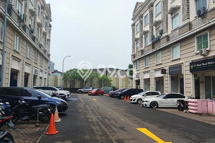 AREA BERKEMBANG! Ruko Disewakan di , Luas 261m2m², Siap Operasional AREA BERKEMBANG! Ruko Disewakan di , Luas 261m2m², Siap Operasional