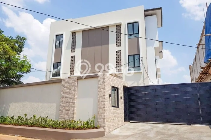 Rumah Mewah LB 924m2 Siap Pakai Desain Elegan di Telukjambe, Karawang Rumah Mewah LB 924m2 Siap Pakai Desain Elegan di Telukjambe, Karawang