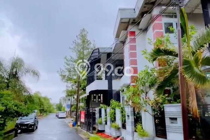 Jual Rumah Strategis Bagus Punya 4 KT di Arcamanik Bandung SHM Jual Rumah Strategis Bagus Punya 4 KT di Arcamanik Bandung SHM