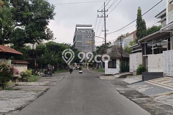 Unit Ruko Dijual di Surabaya LT 122m2 & LB 190m2 Unit Ruko Dijual di Surabaya LT 122m2 & LB 190m2