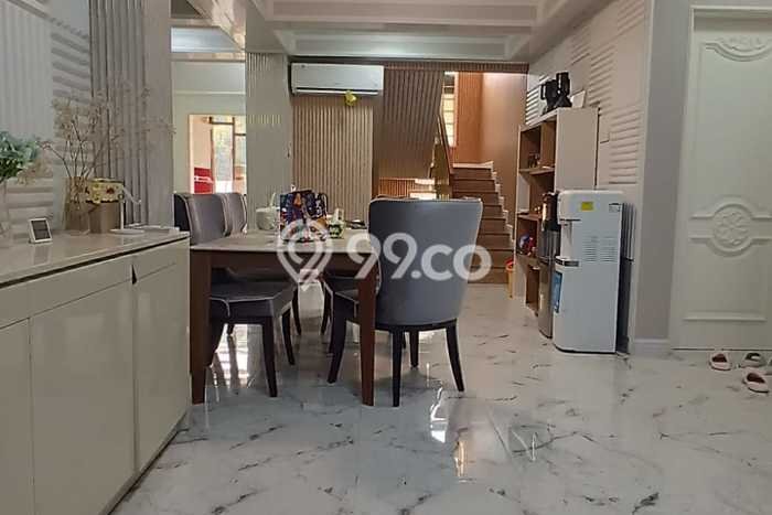 Rumah di , Dekat Fasilitas, 6 KM, LT 135m2m² LB 460m2m² Rumah di , Dekat Fasilitas, 6 KM, LT 135m2m² LB 460m2m²