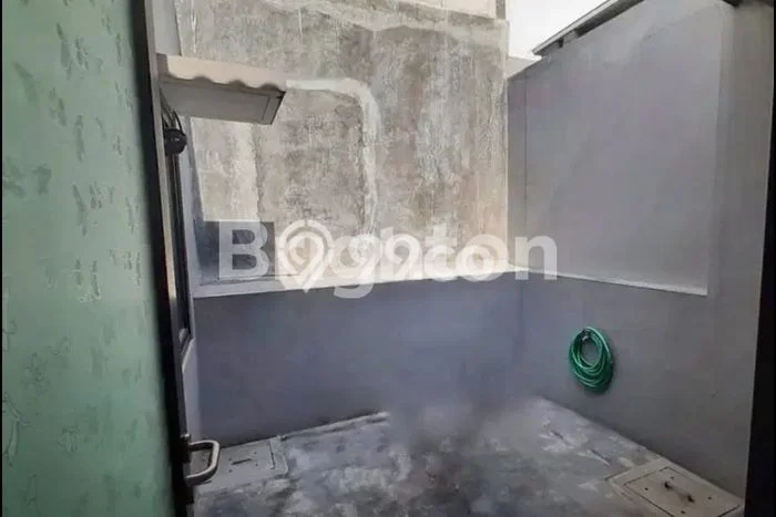 Rumah di , 1 KM, Lingkungan Tenang Rumah di , 1 KM, Lingkungan Tenang