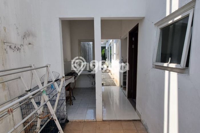 Rumah Area Strategis di Bukit Sari, Semarang, Luas 476m² LB 790m² Rumah Area Strategis di Bukit Sari, Semarang, Luas 476m² LB 790m²