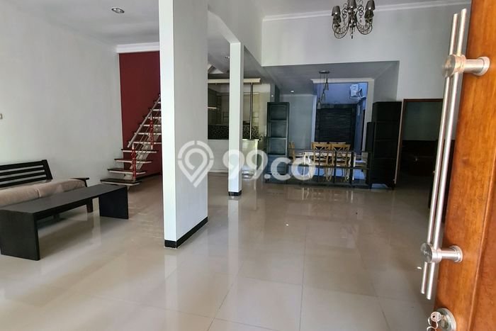 Lokasi terbaik! Rumah siap huni dikontrakkan di Tembalang LB 300m2 Lokasi terbaik! Rumah siap huni dikontrakkan di Tembalang LB 300m2