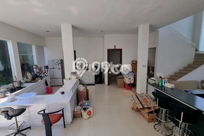Rumah Area Strategis di Bukit Sari, Semarang, Luas 476m² LB 790m² Rumah Area Strategis di Bukit Sari, Semarang, Luas 476m² LB 790m²