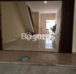 Ruko Disewakan di pekunden, Luas 129m², Lokasi Komersial, Akses Strategis Ruko Disewakan di pekunden, Luas 129m², Lokasi Komersial, Akses Strategis