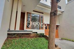 Rumah Strategis Minimalis Lb 142m2 di Ciputat Timur, Tangerang Selatan Rumah Strategis Minimalis Lb 142m2 di Ciputat Timur, Tangerang Selatan