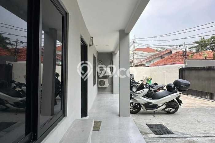 Kost Dijual di Mampang dengan 18 KT dan Luas 350m2 Kost Dijual di Mampang dengan 18 KT dan Luas 350m2