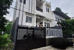 Siap Huni Rumah Mewah 4 Kamar di Kebayoran Lama Dekat ke Mana Pun Siap Huni Rumah Mewah 4 Kamar di Kebayoran Lama Dekat ke Mana Pun